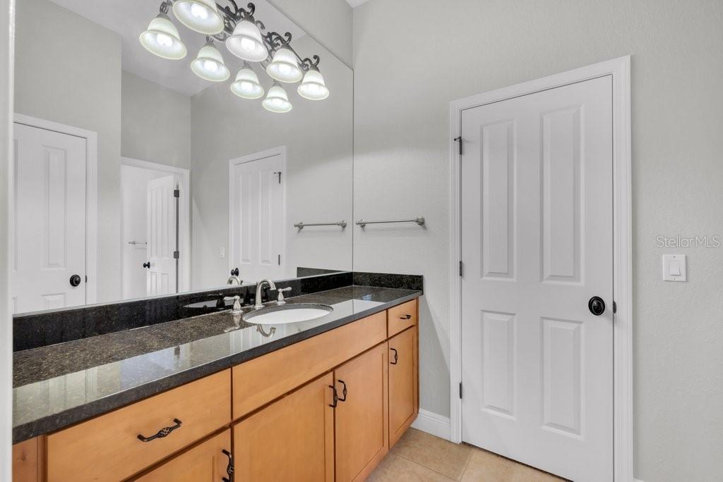 Listing photo id 40 for 16301 Dunlindale Drive