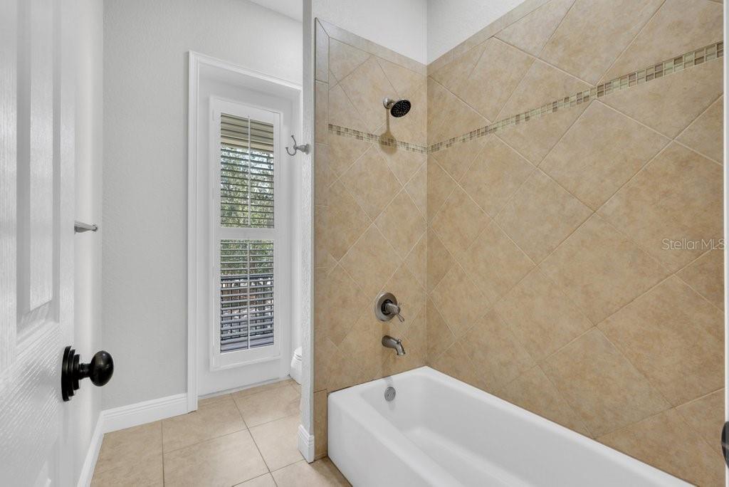 Listing photo id 41 for 16301 Dunlindale Drive