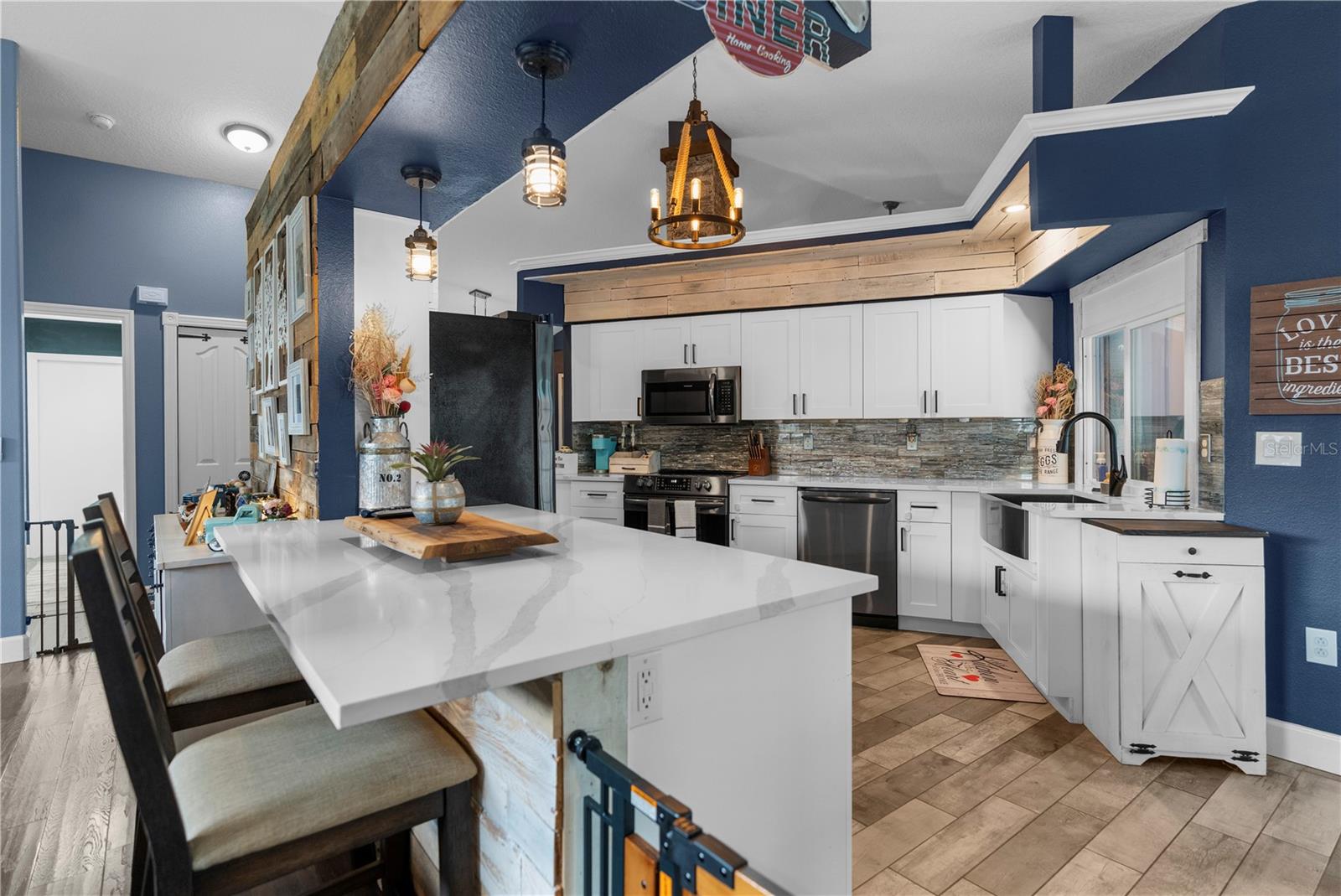 Listing photo id 9 for 9 Plumbago Court