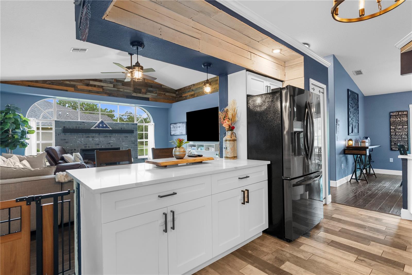Listing photo id 11 for 9 Plumbago Court