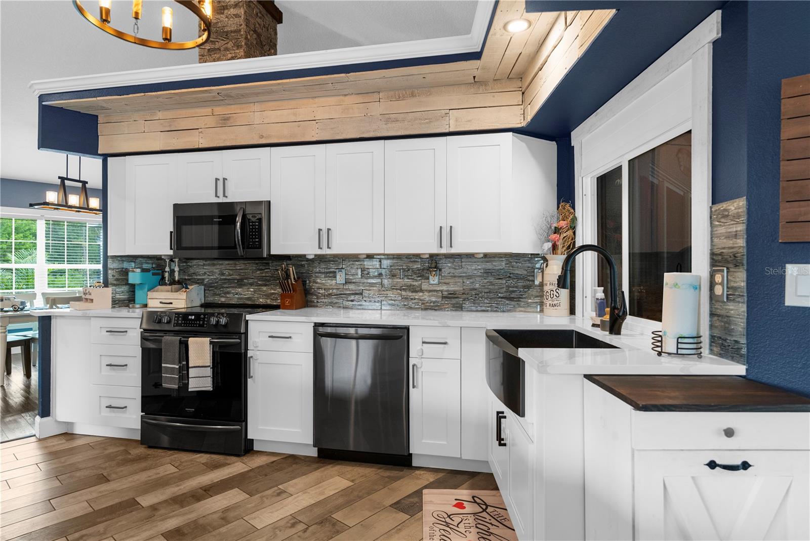 Listing photo id 12 for 9 Plumbago Court
