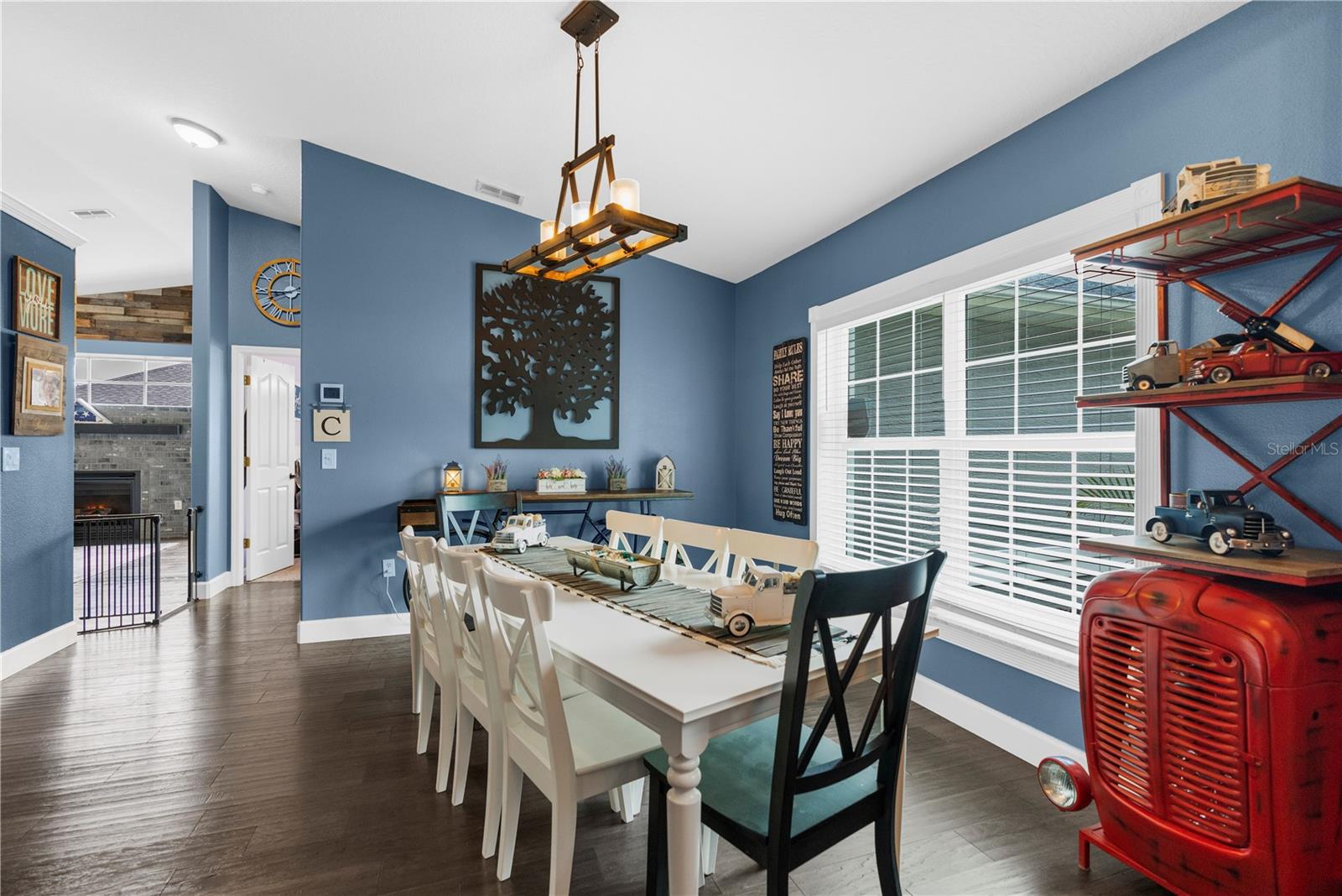 Listing photo id 15 for 9 Plumbago Court