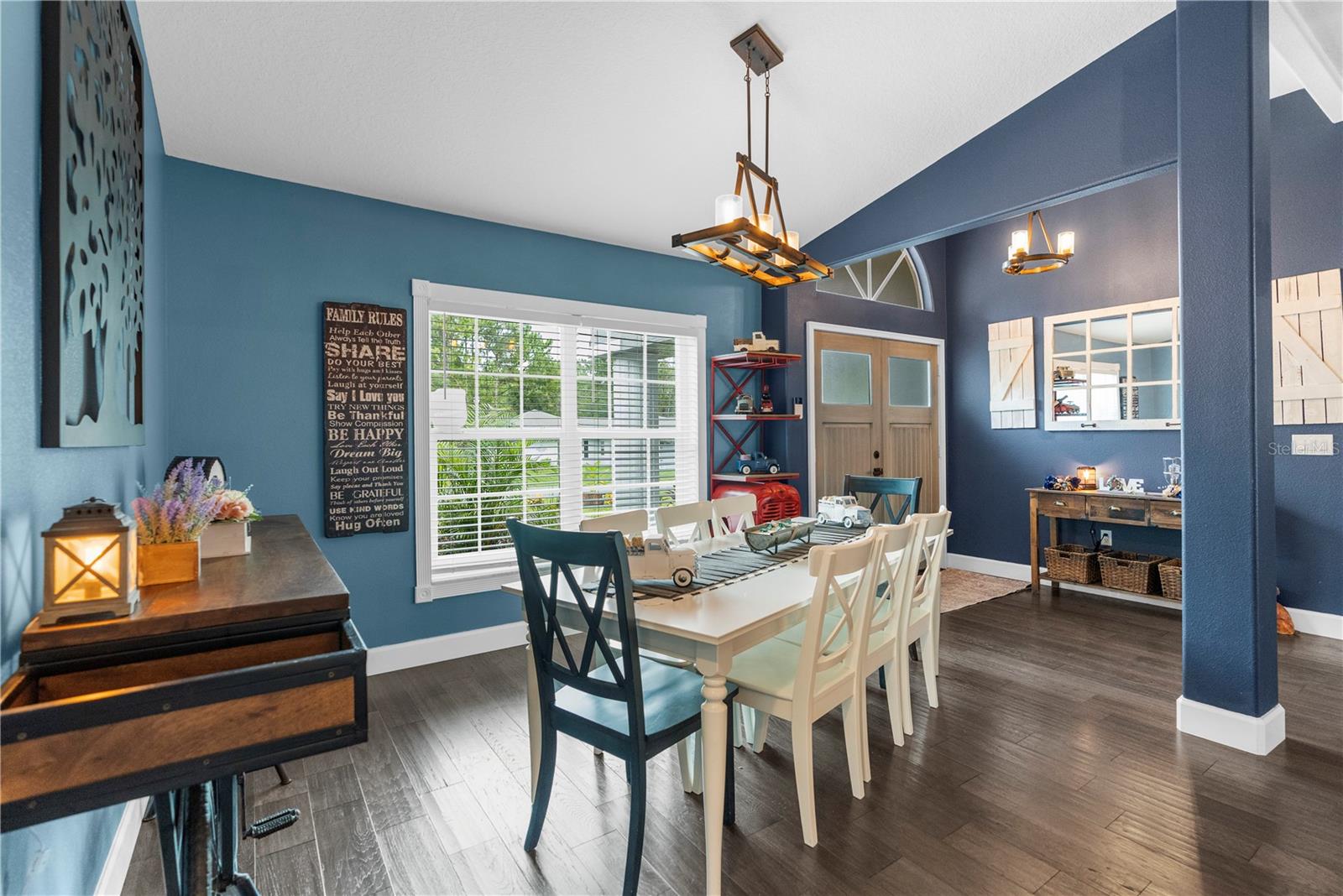 Listing photo id 16 for 9 Plumbago Court