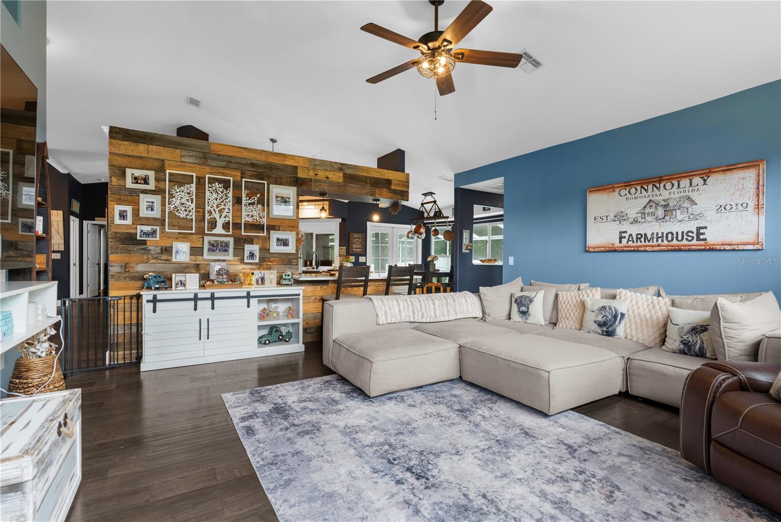 Listing photo id 17 for 9 Plumbago Court