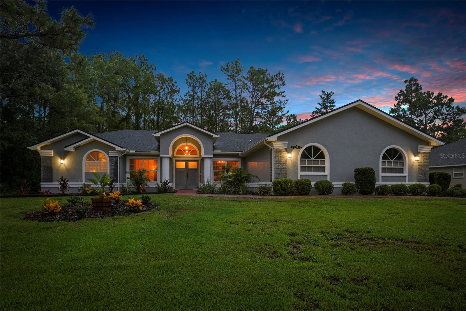 Listing photo id 0 for 9 Plumbago Court