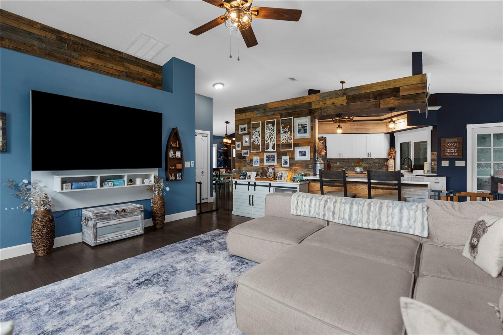 Listing photo id 18 for 9 Plumbago Court