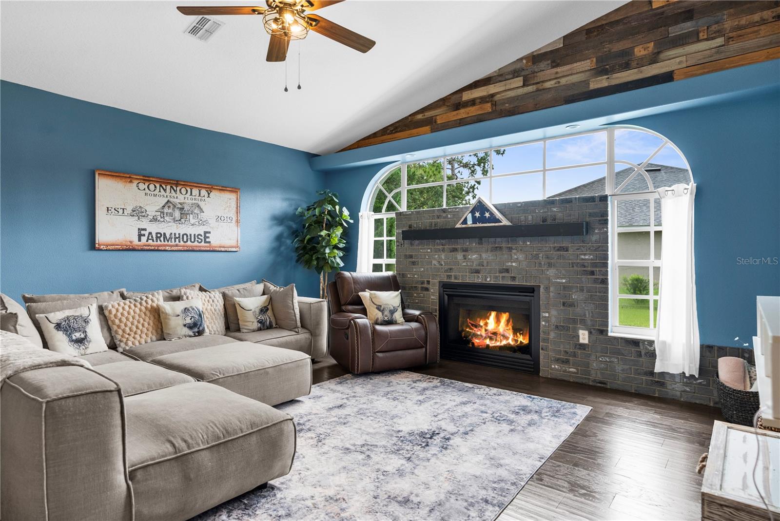 Listing photo id 19 for 9 Plumbago Court