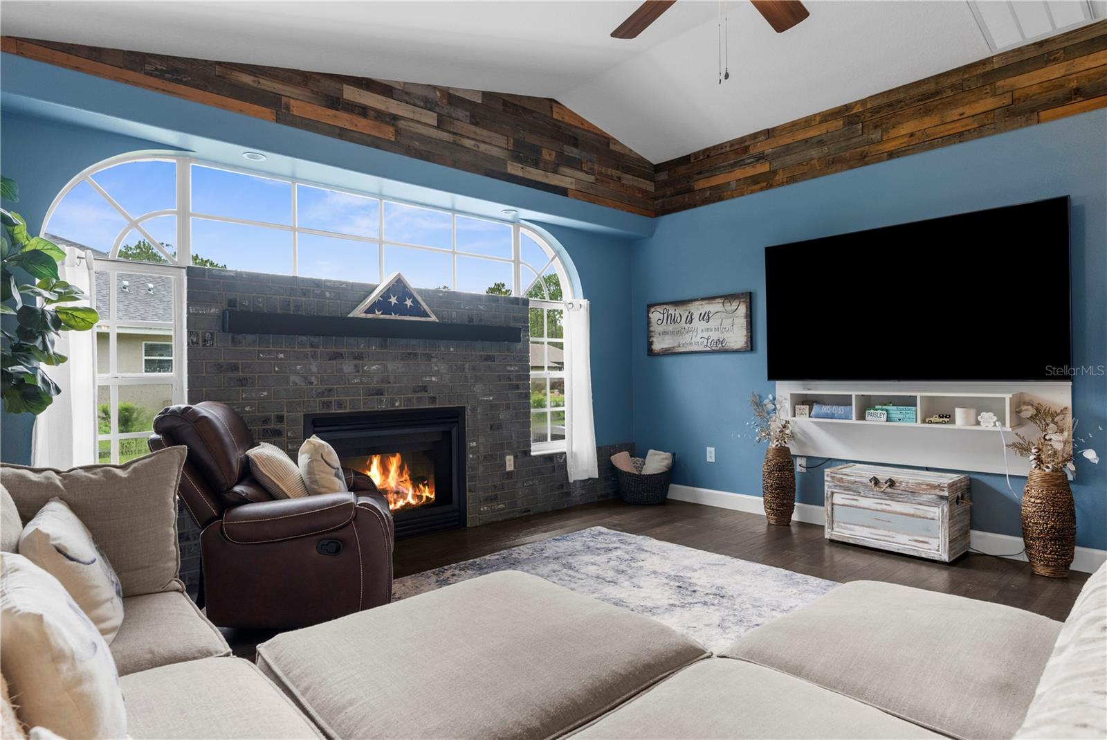 Listing photo id 20 for 9 Plumbago Court