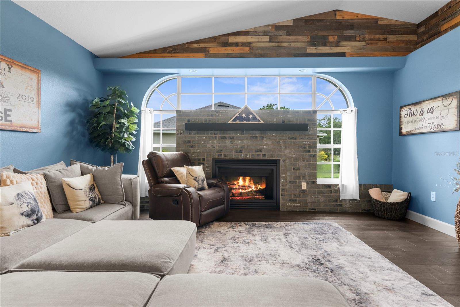 Listing photo id 21 for 9 Plumbago Court