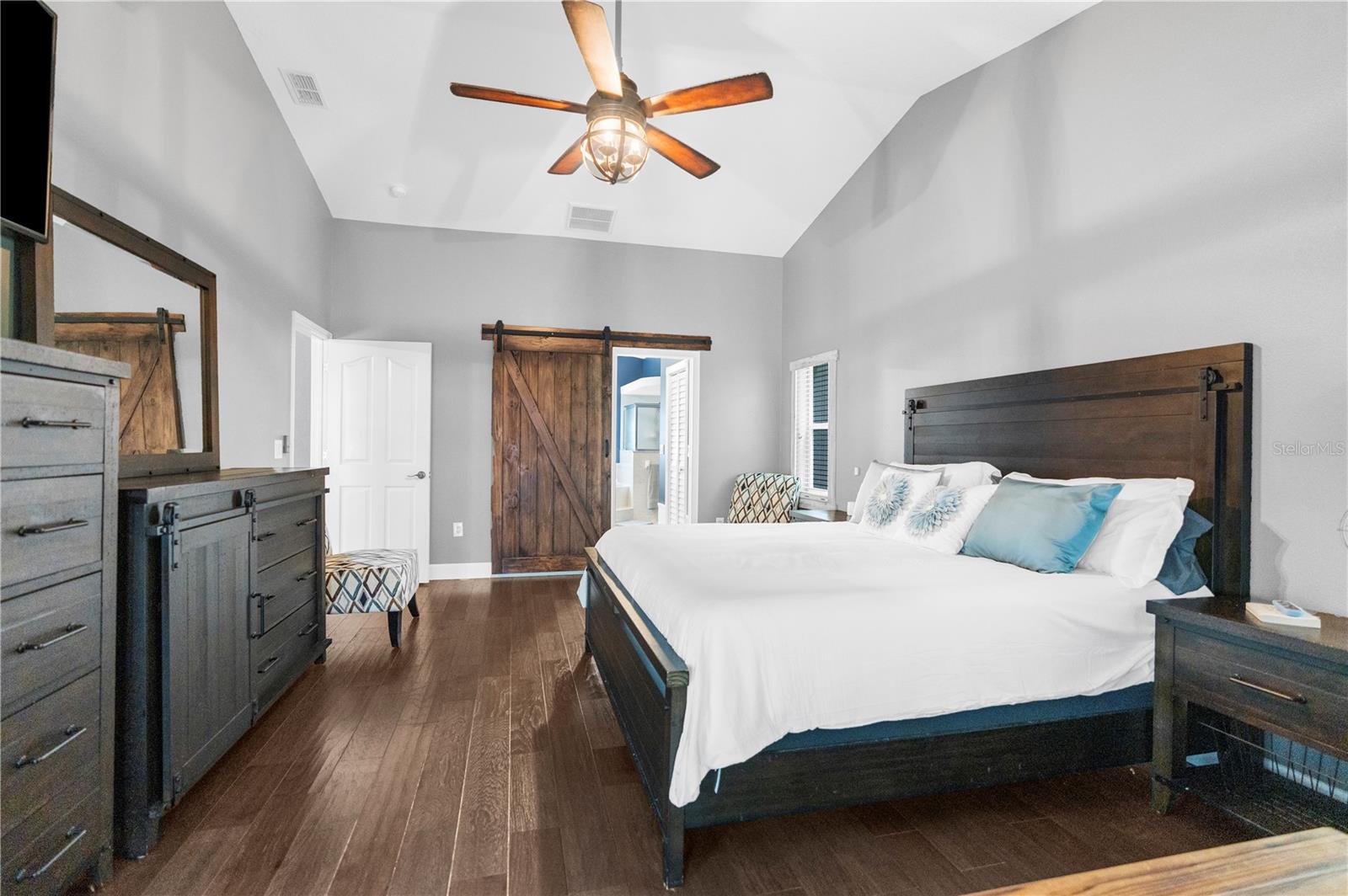 Listing photo id 22 for 9 Plumbago Court