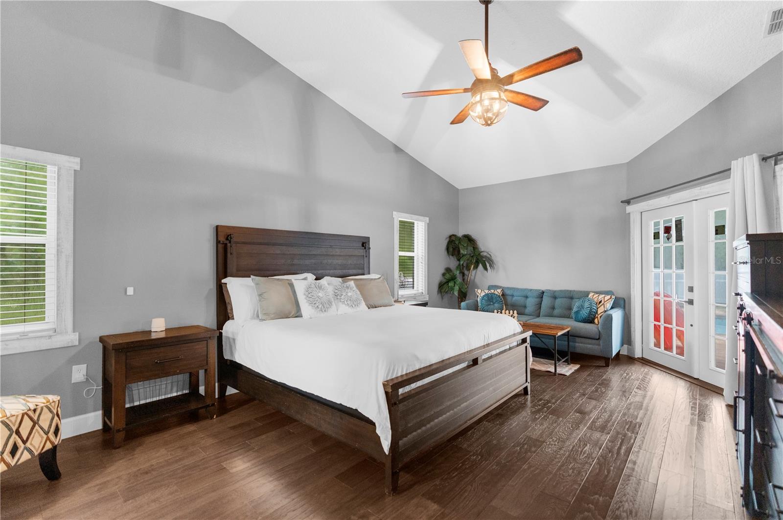 Listing photo id 24 for 9 Plumbago Court