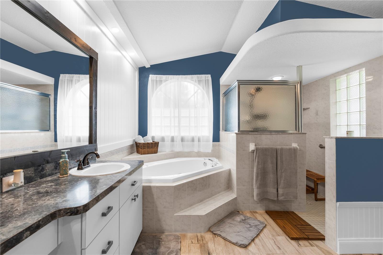 Listing photo id 25 for 9 Plumbago Court