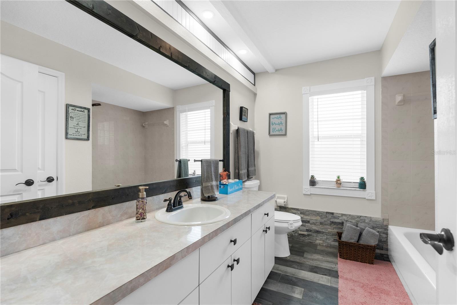 Listing photo id 30 for 9 Plumbago Court