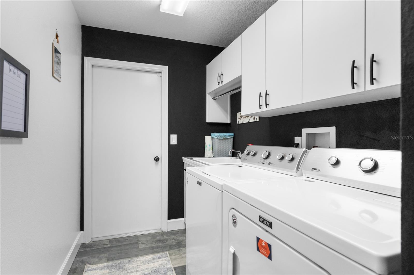 Listing photo id 33 for 9 Plumbago Court