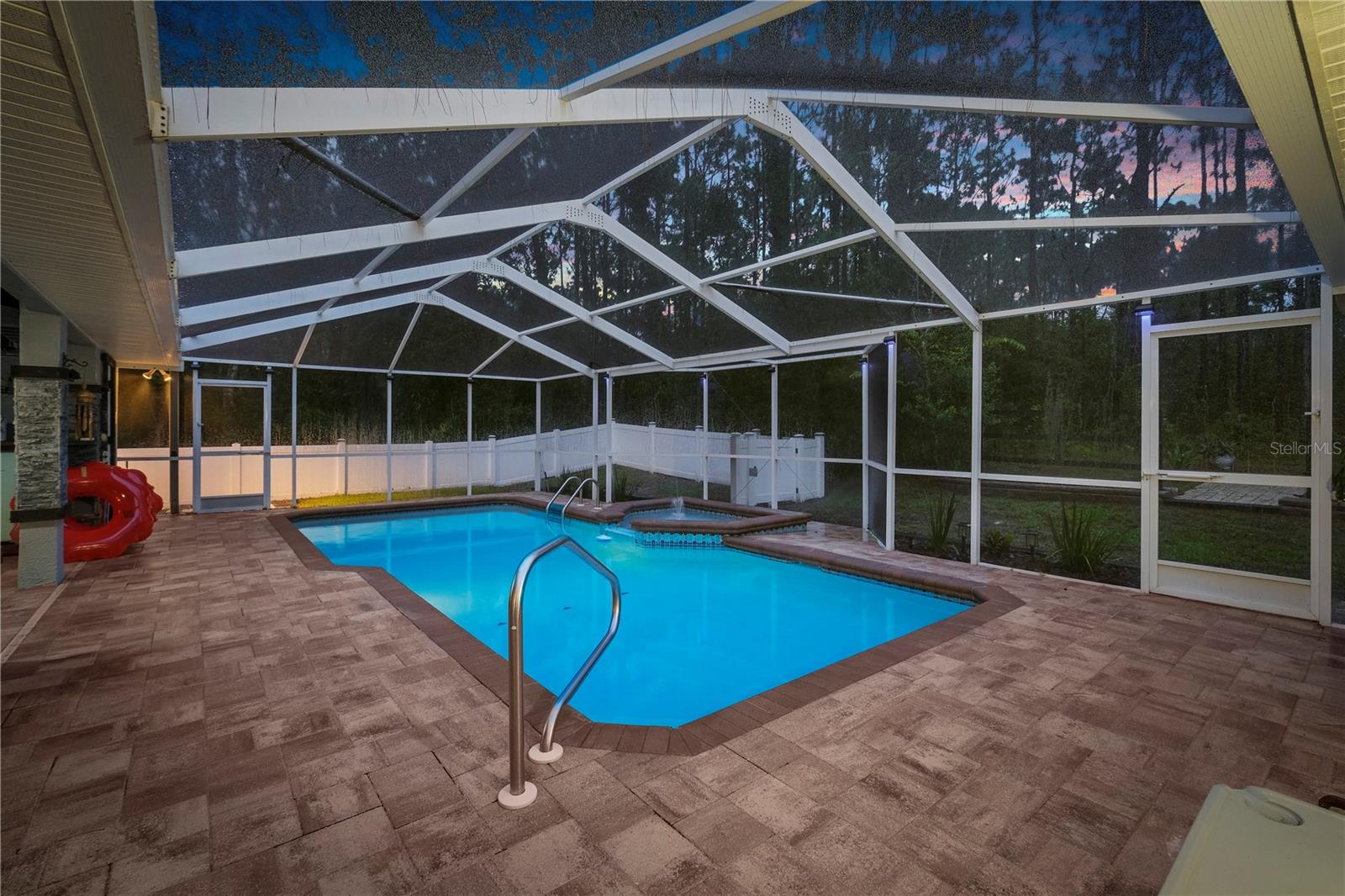 Listing photo id 48 for 9 Plumbago Court