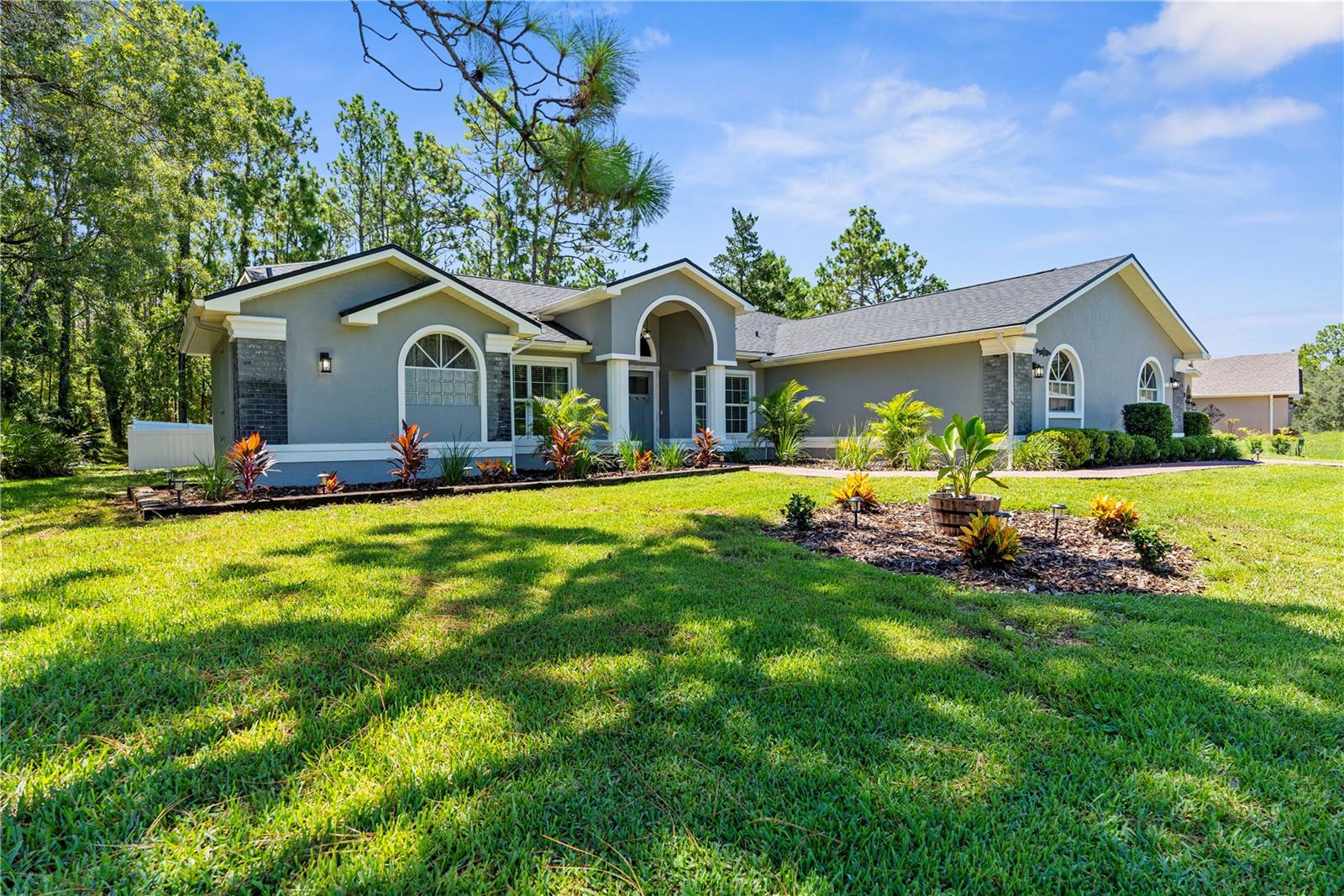 Listing photo id 57 for 9 Plumbago Court