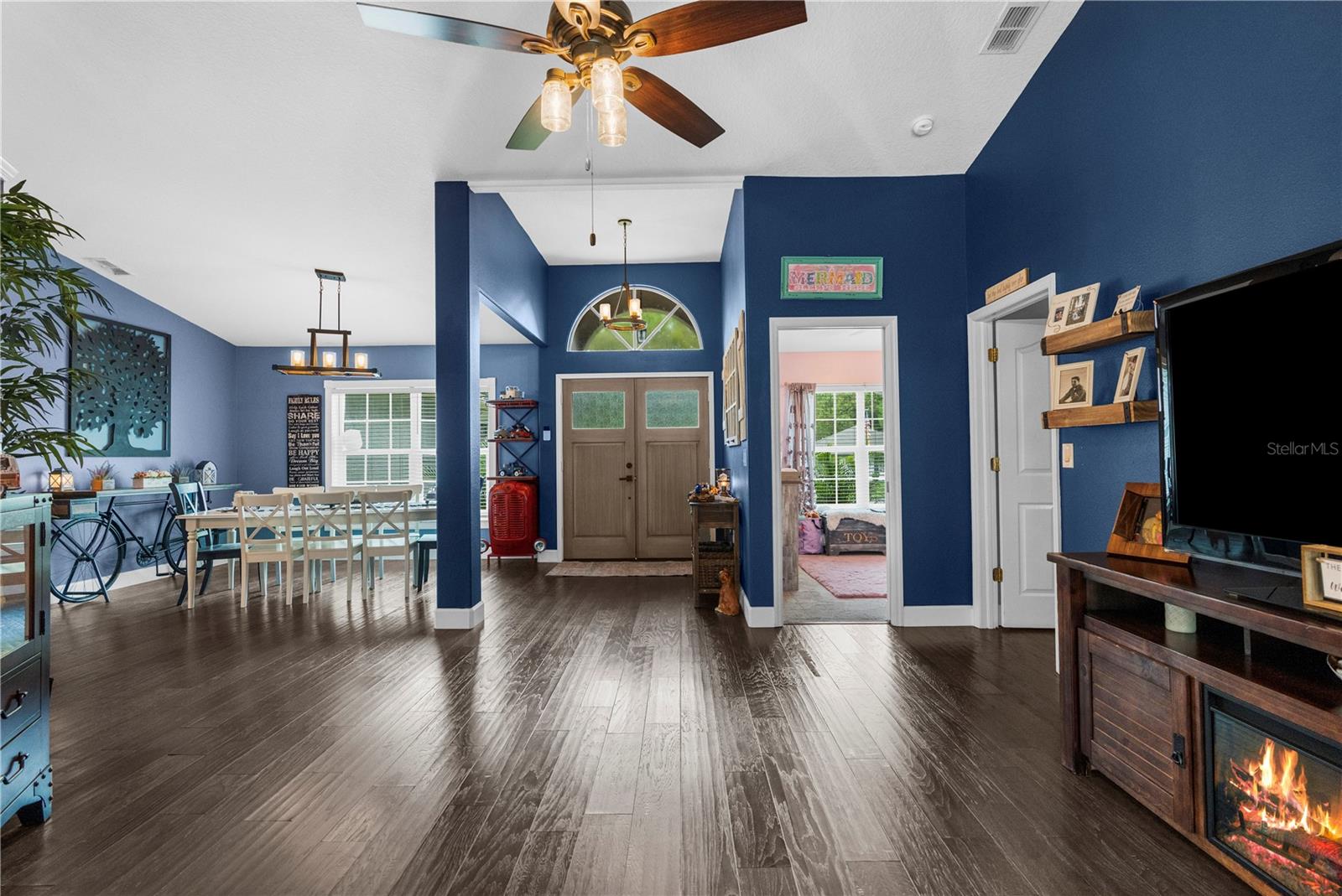 Listing photo id 4 for 9 Plumbago Court