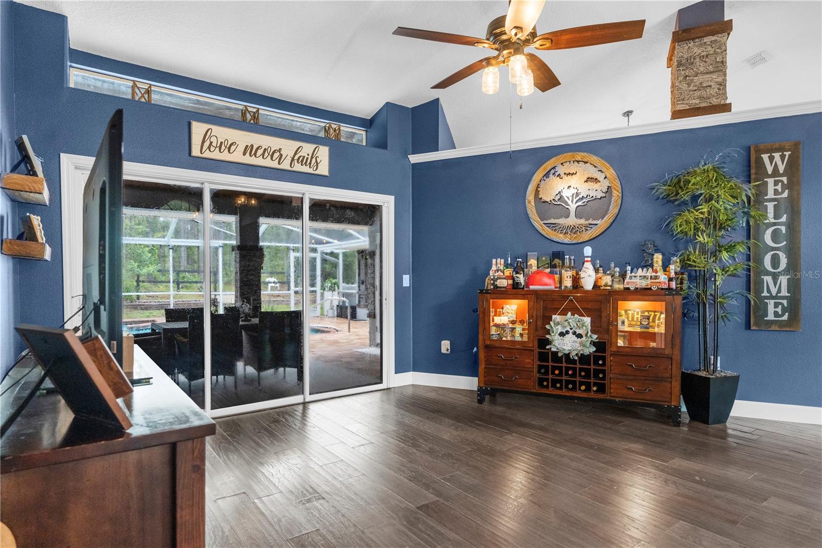 Listing photo id 6 for 9 Plumbago Court