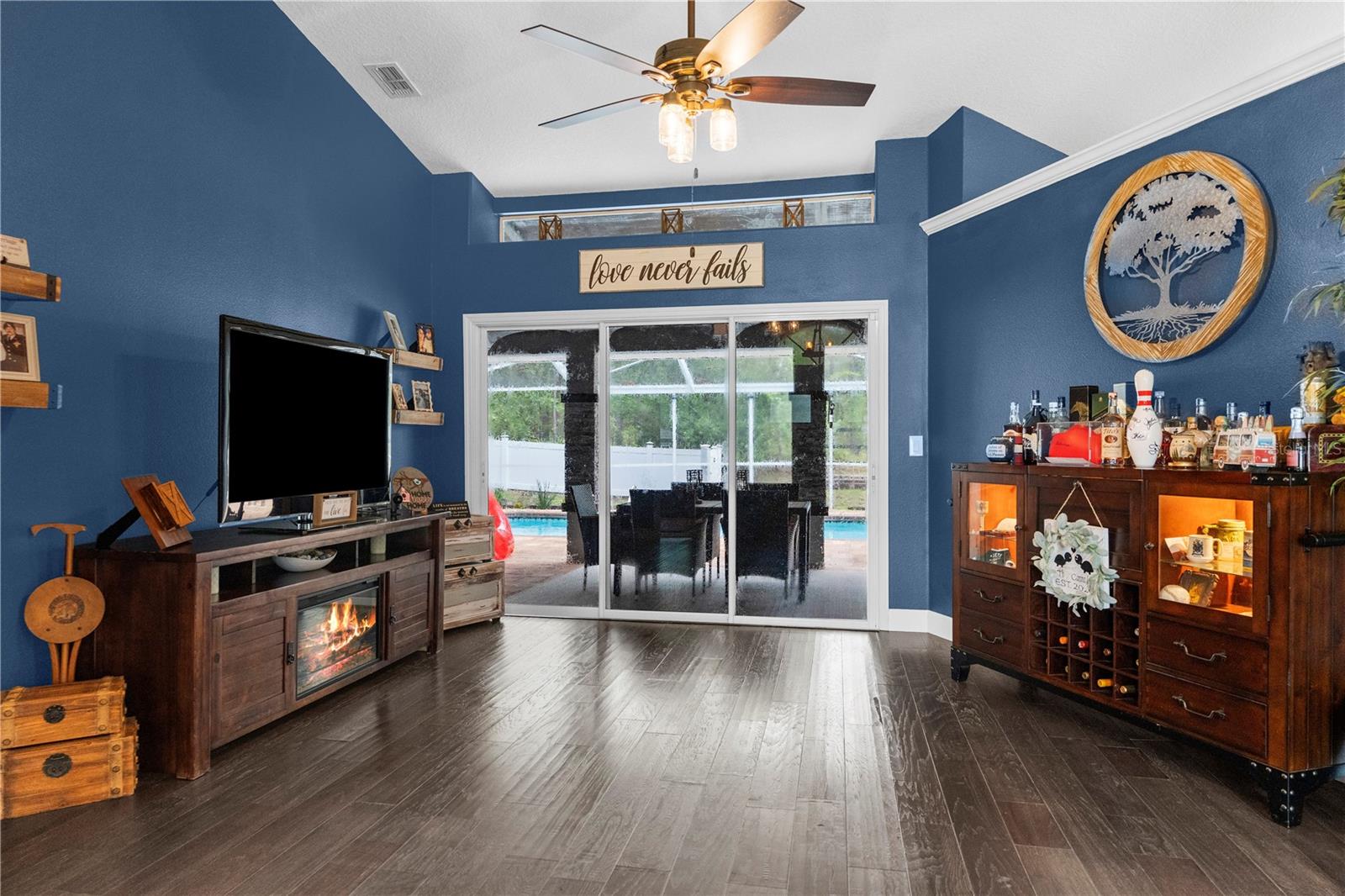 Listing photo id 7 for 9 Plumbago Court