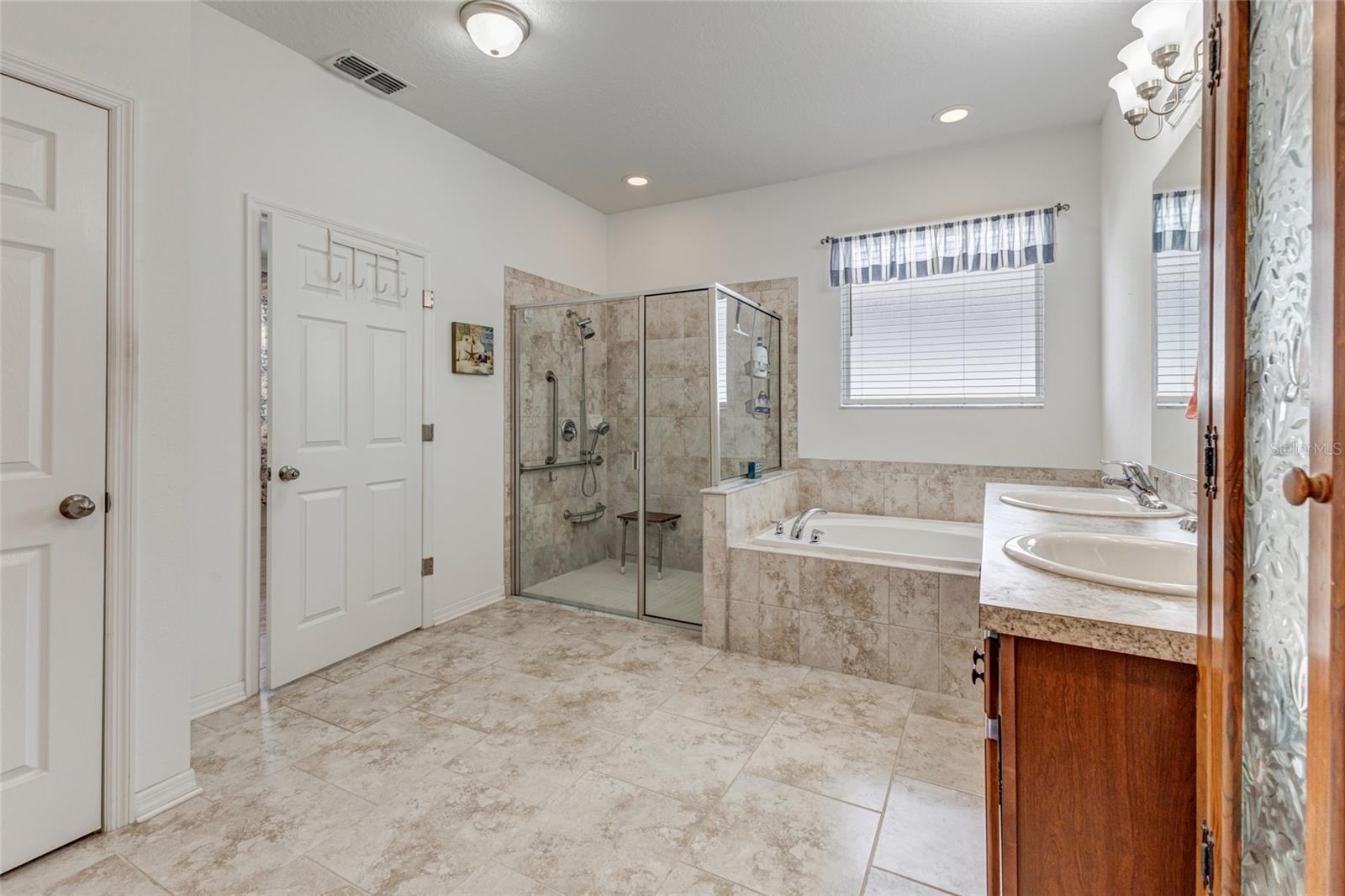 Image 26 of 36 For 11444 Alachua Creek Lane