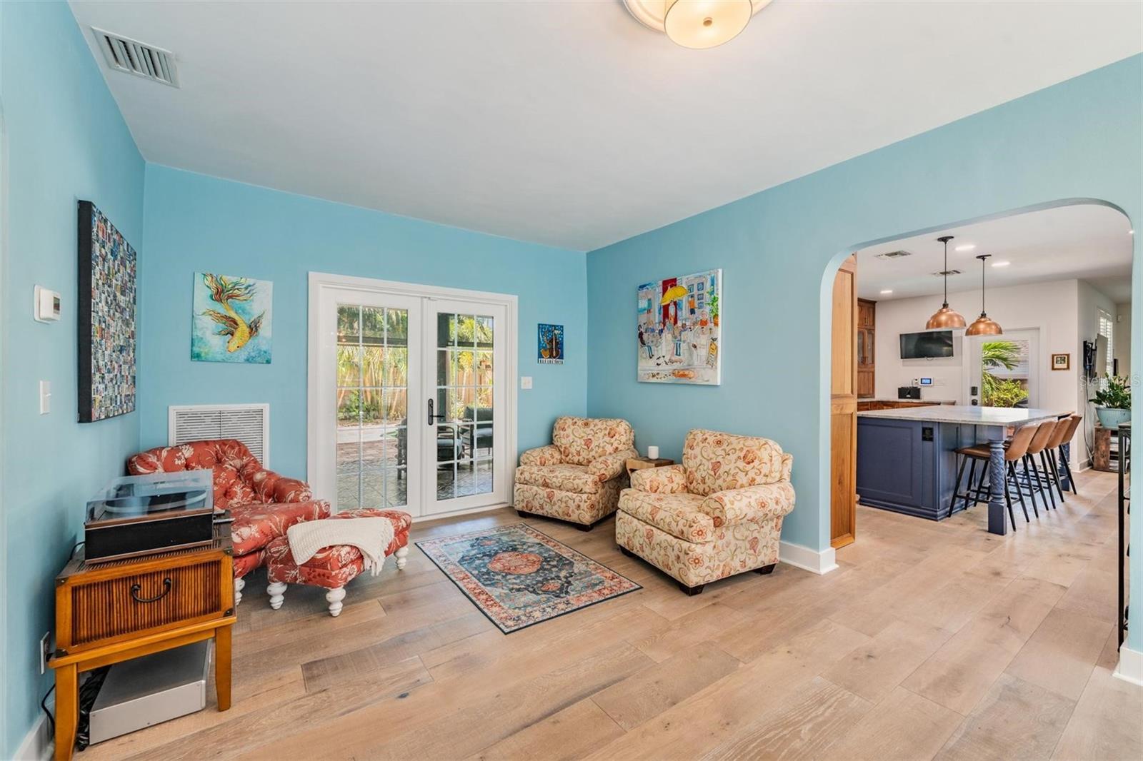Image 11 of 66 For 125 13th Avenue N