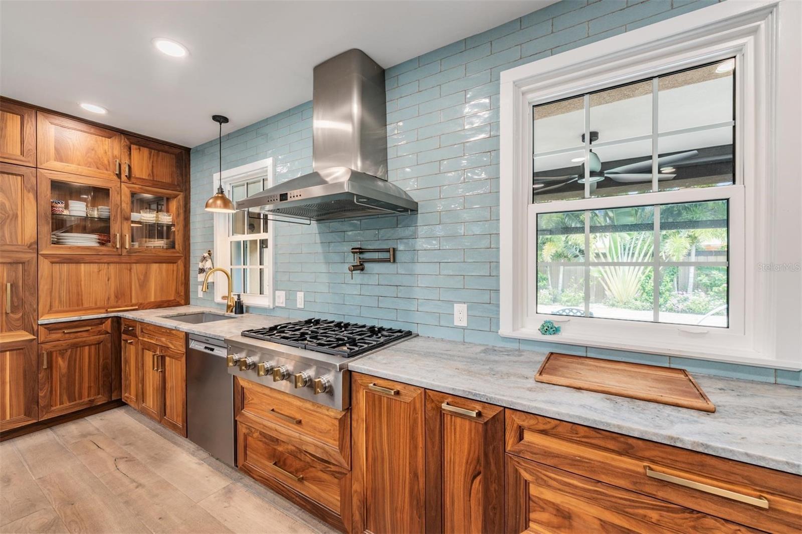 Image 16 of 66 For 125 13th Avenue N