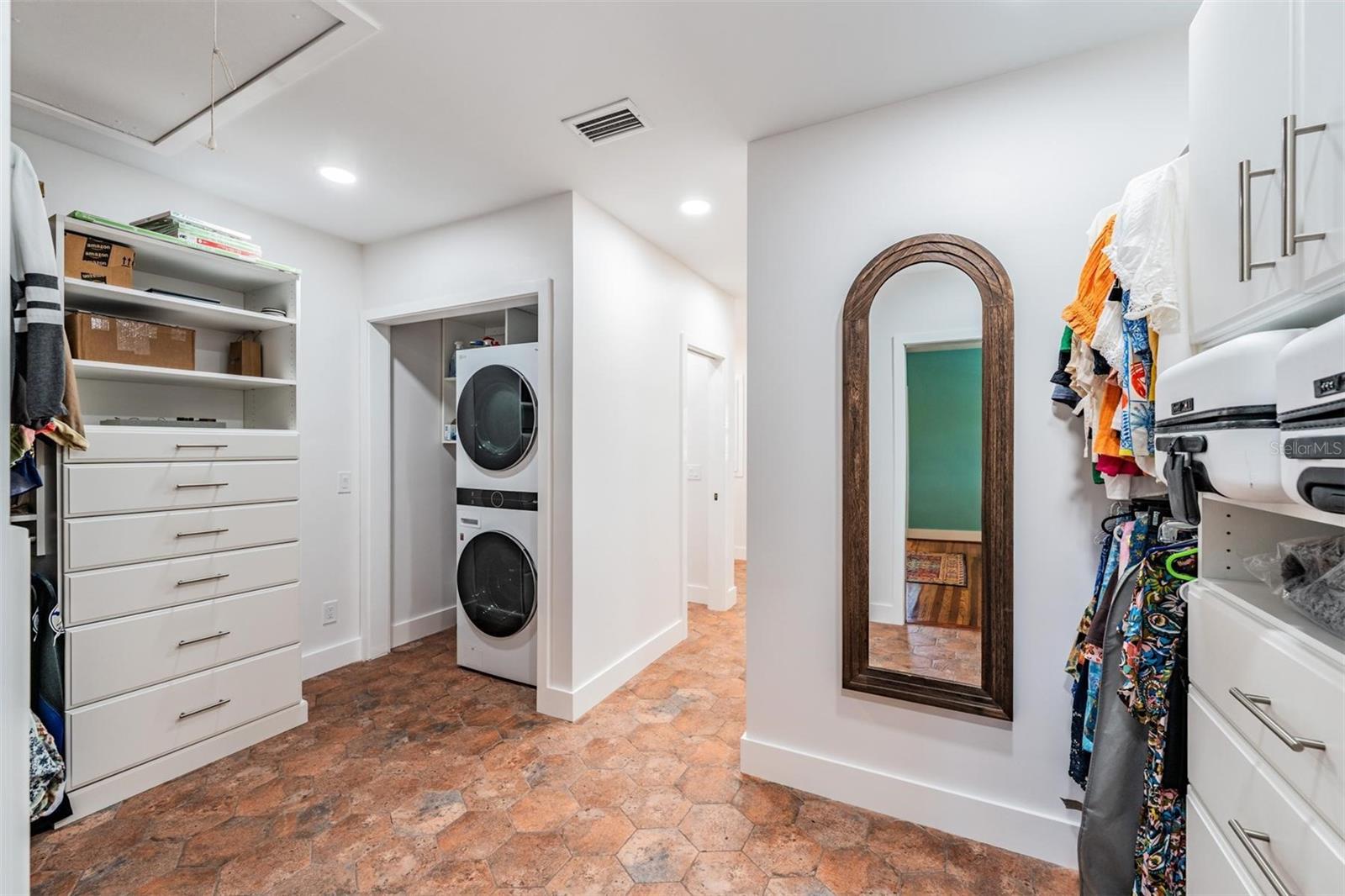 Image 35 of 66 For 125 13th Avenue N