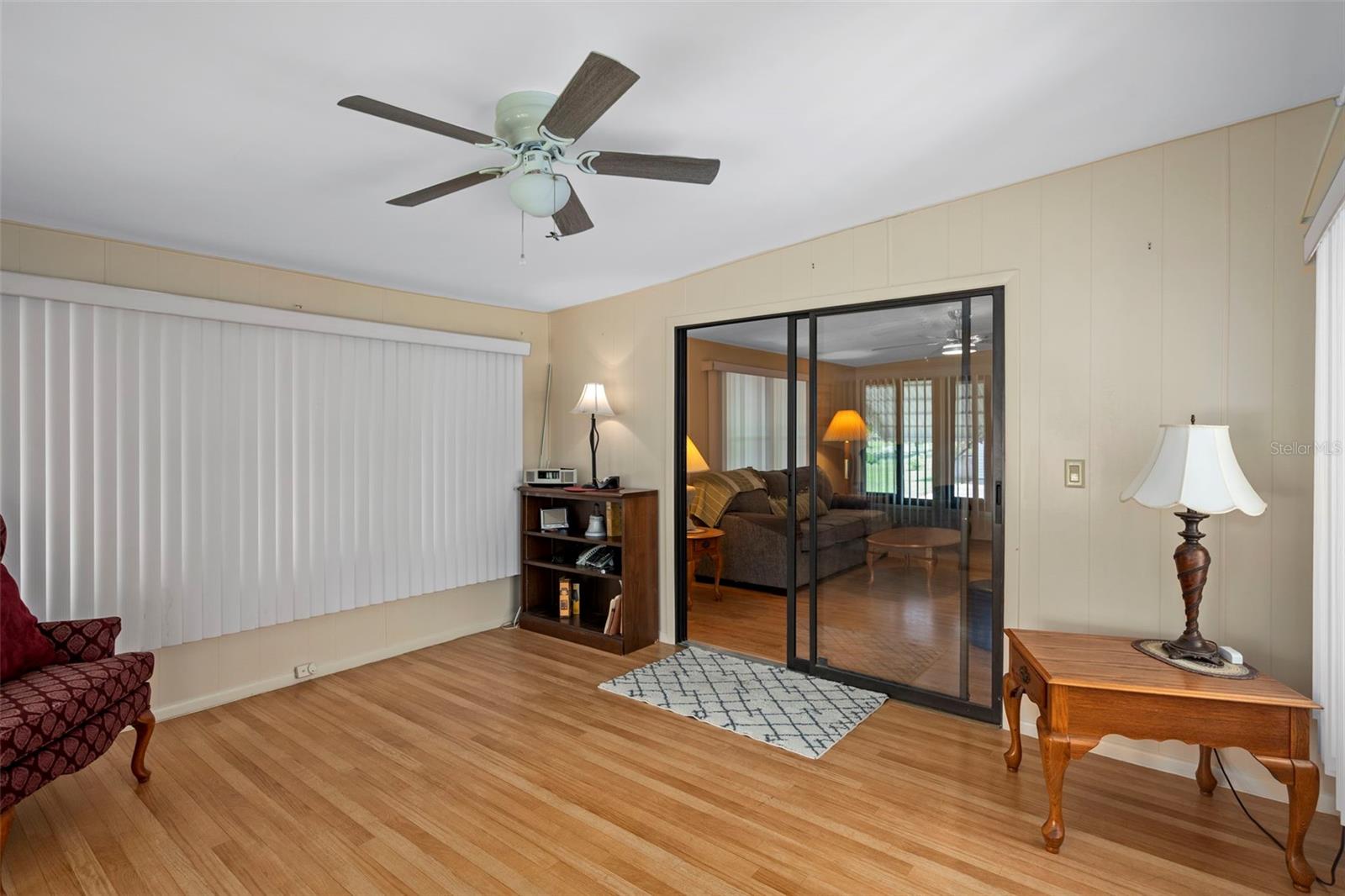 Listing photo id 8 for 8123 Dalavan Drive