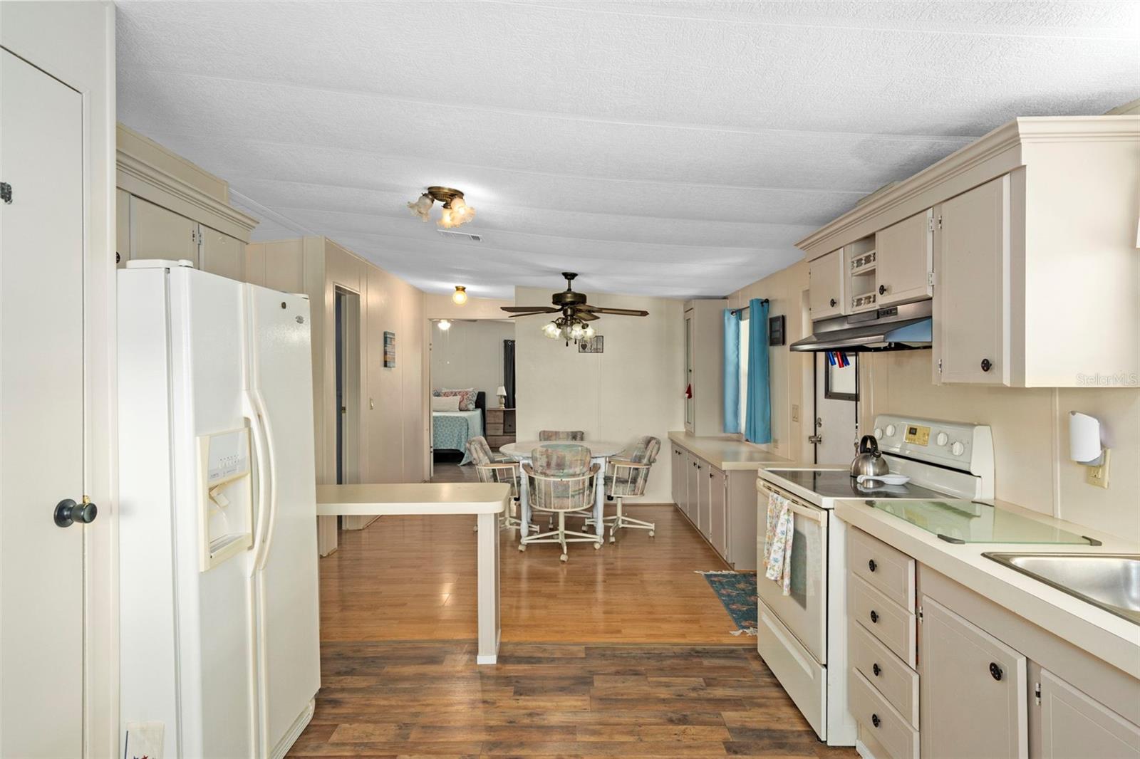 Listing photo id 10 for 8123 Dalavan Drive