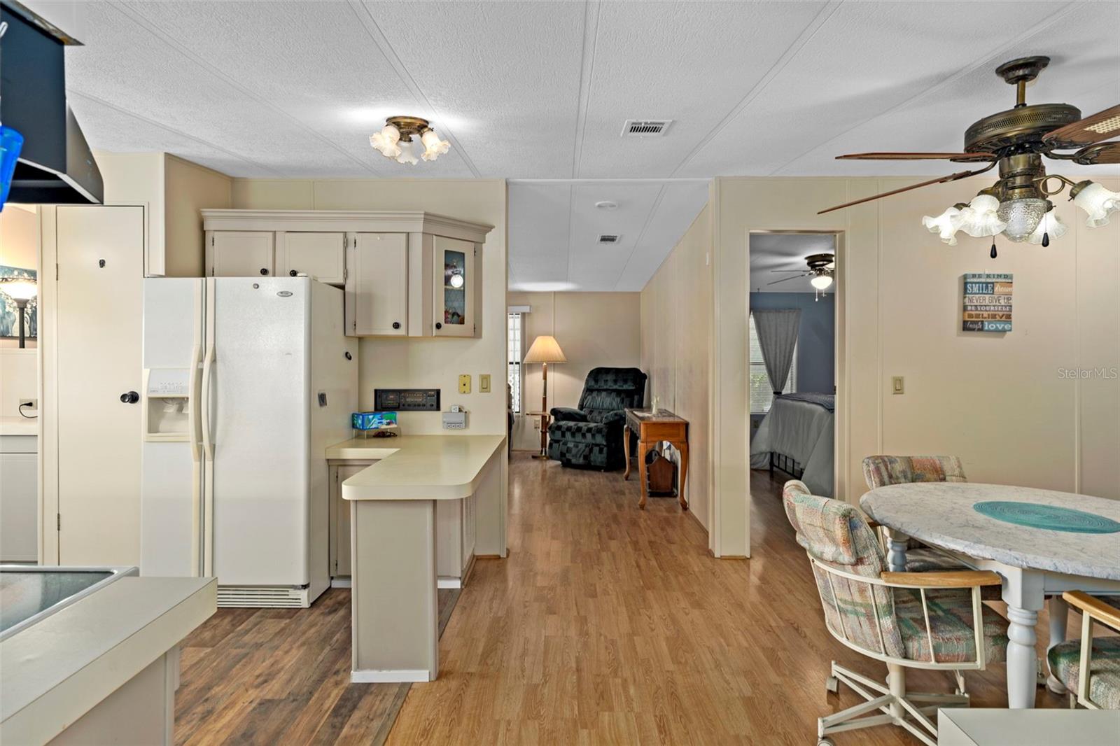 Listing photo id 14 for 8123 Dalavan Drive