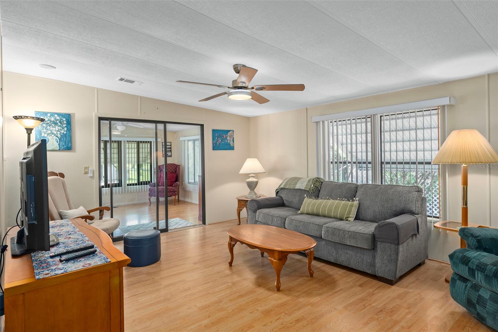 Listing photo id 18 for 8123 Dalavan Drive