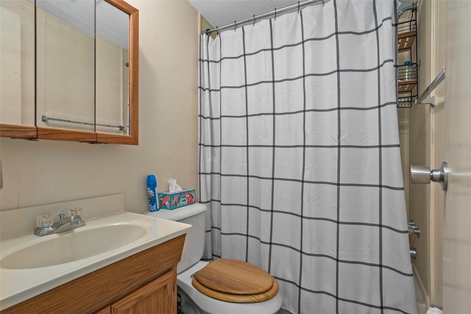 Listing photo id 21 for 8123 Dalavan Drive