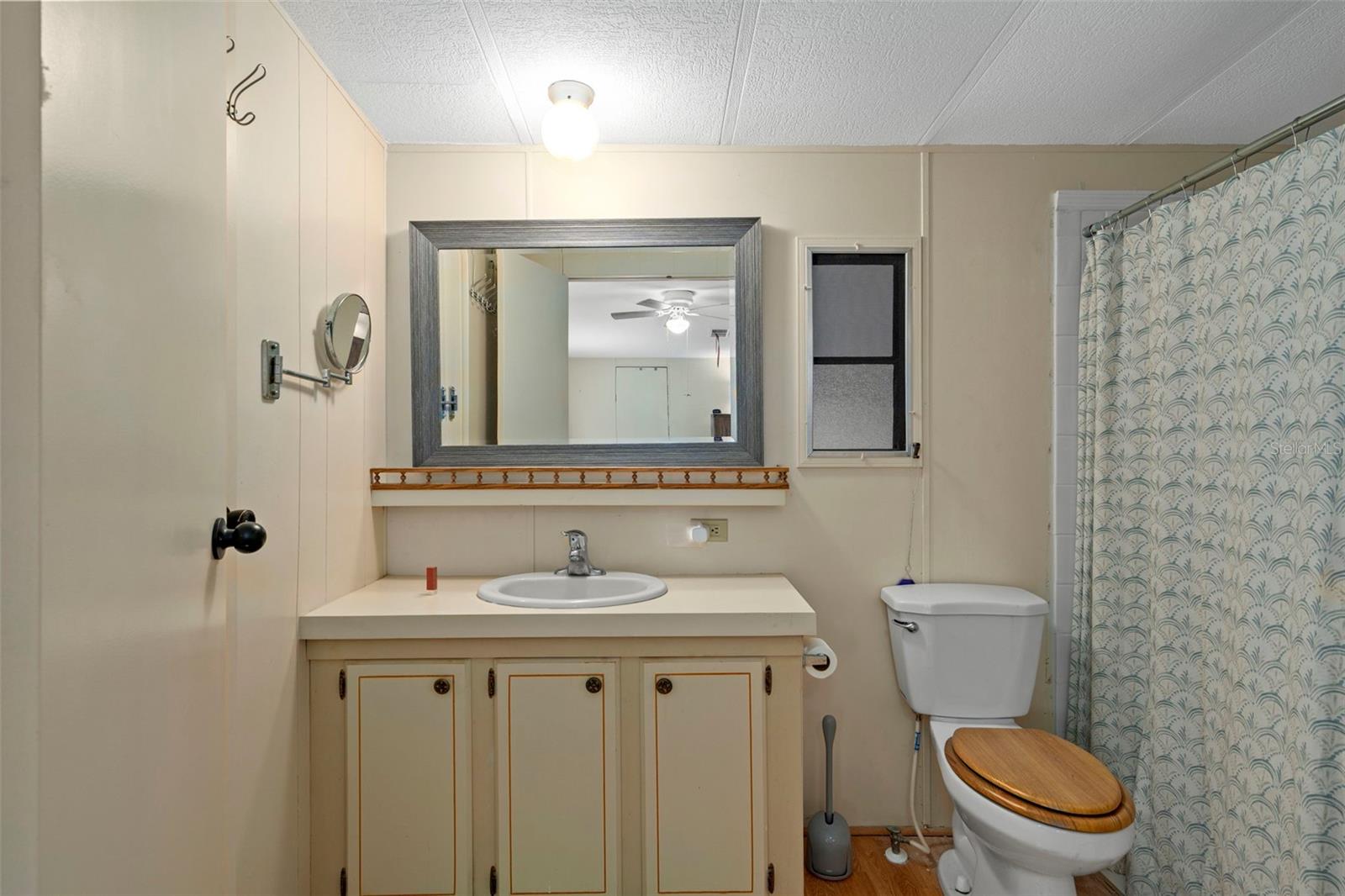 Listing photo id 22 for 8123 Dalavan Drive
