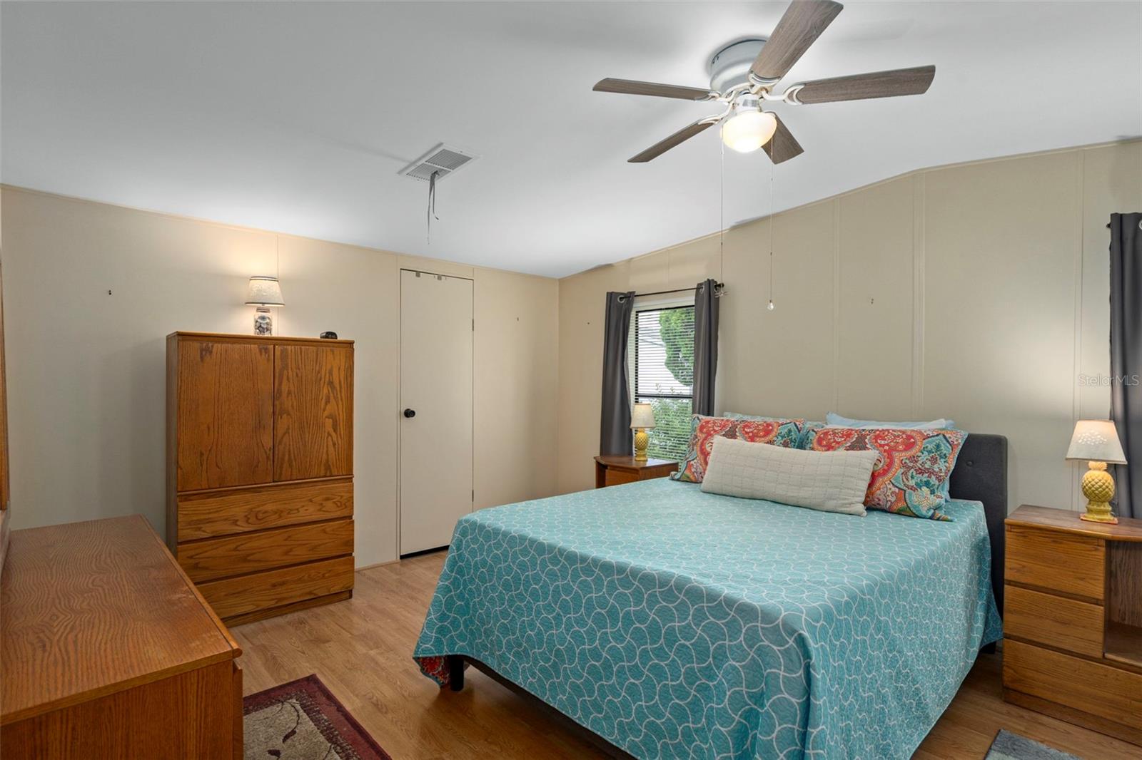 Listing photo id 24 for 8123 Dalavan Drive