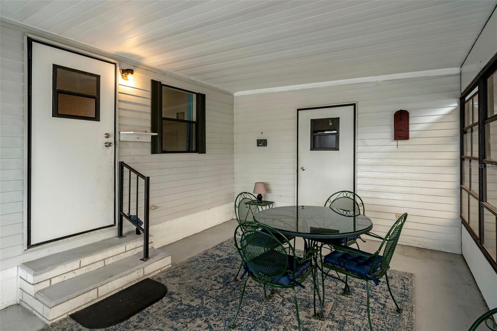 Listing photo id 28 for 8123 Dalavan Drive