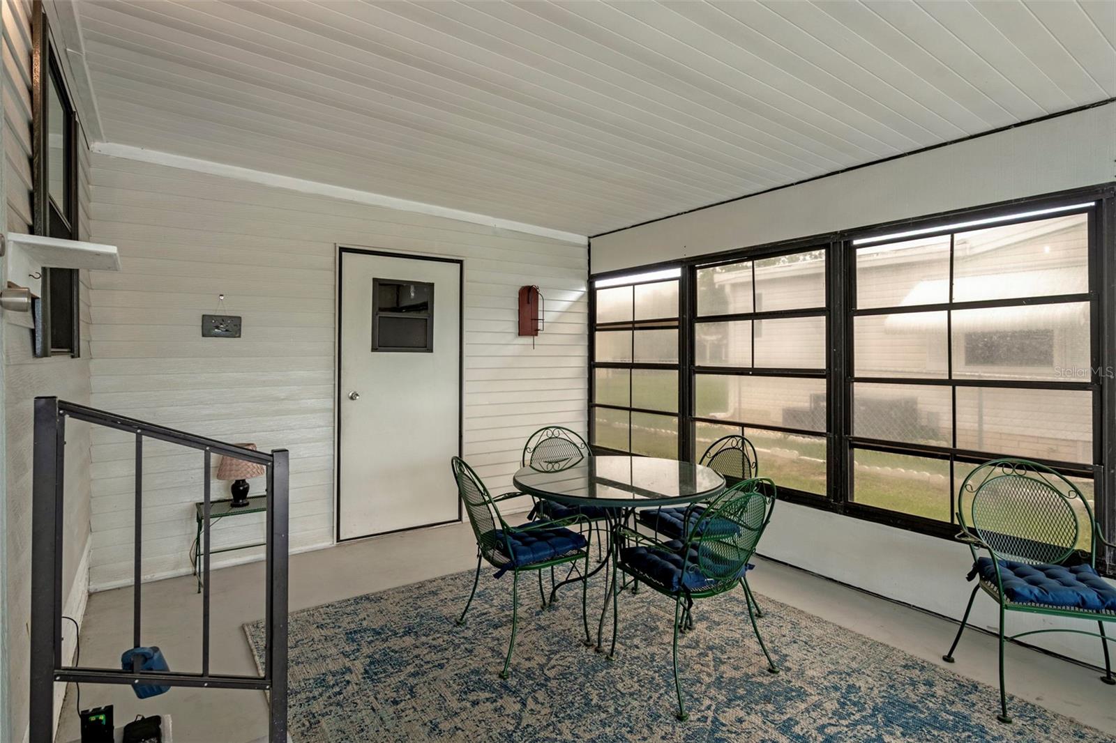 Listing photo id 29 for 8123 Dalavan Drive