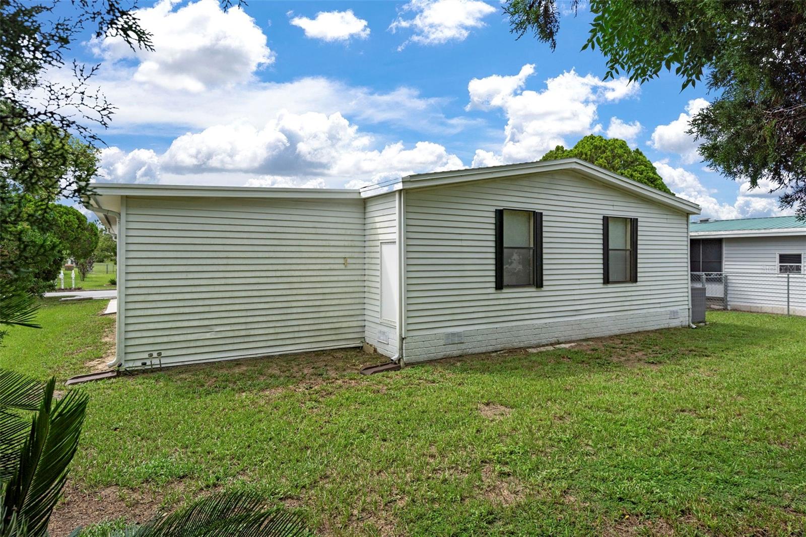 Listing photo id 31 for 8123 Dalavan Drive