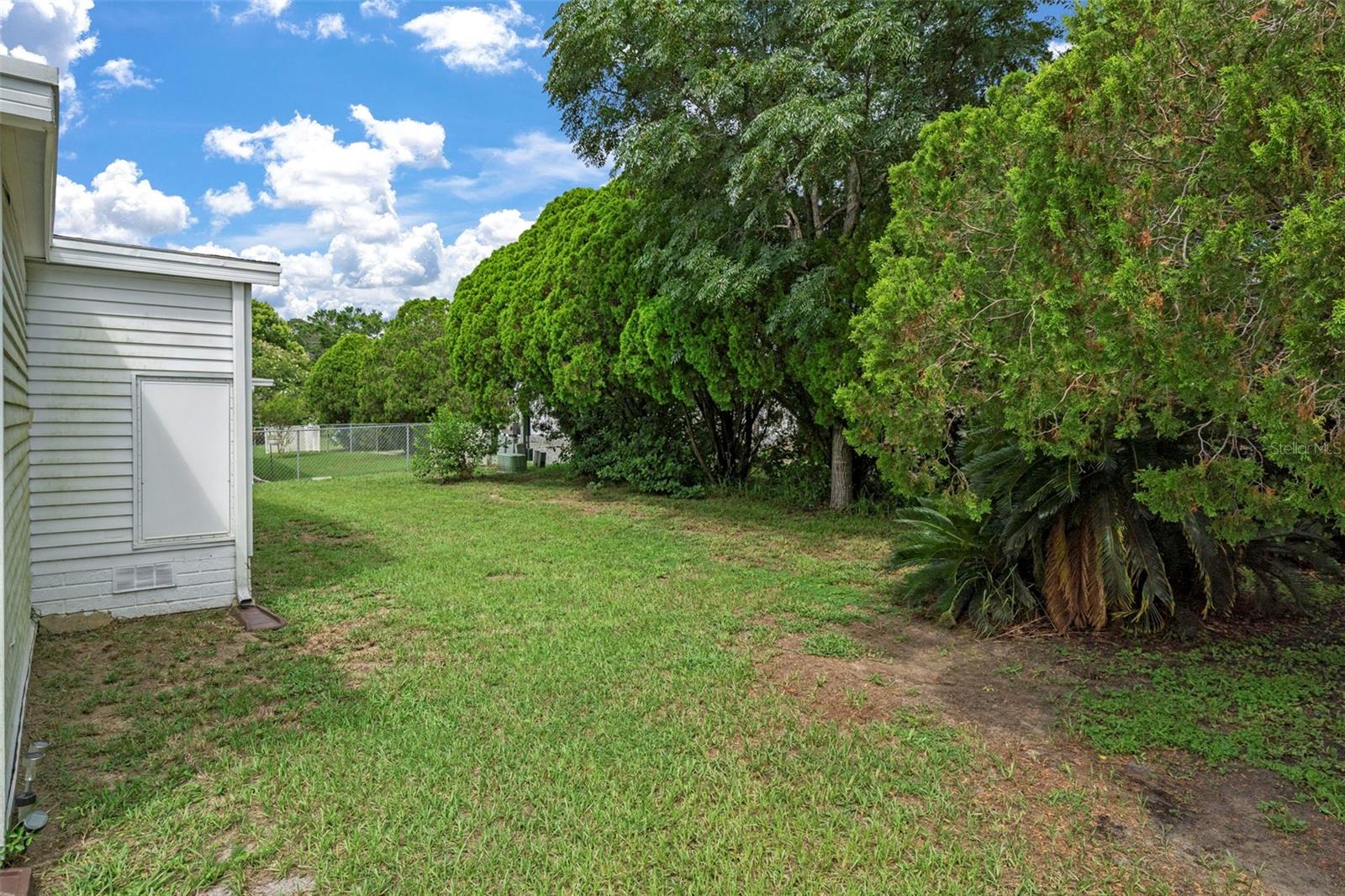 Listing photo id 32 for 8123 Dalavan Drive