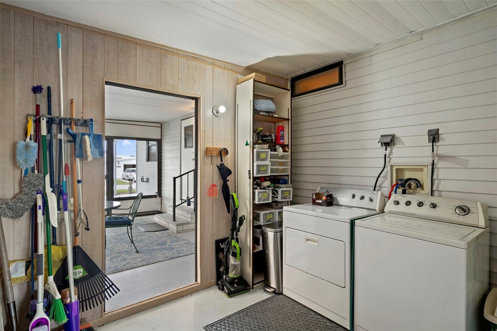 Listing photo id 33 for 8123 Dalavan Drive