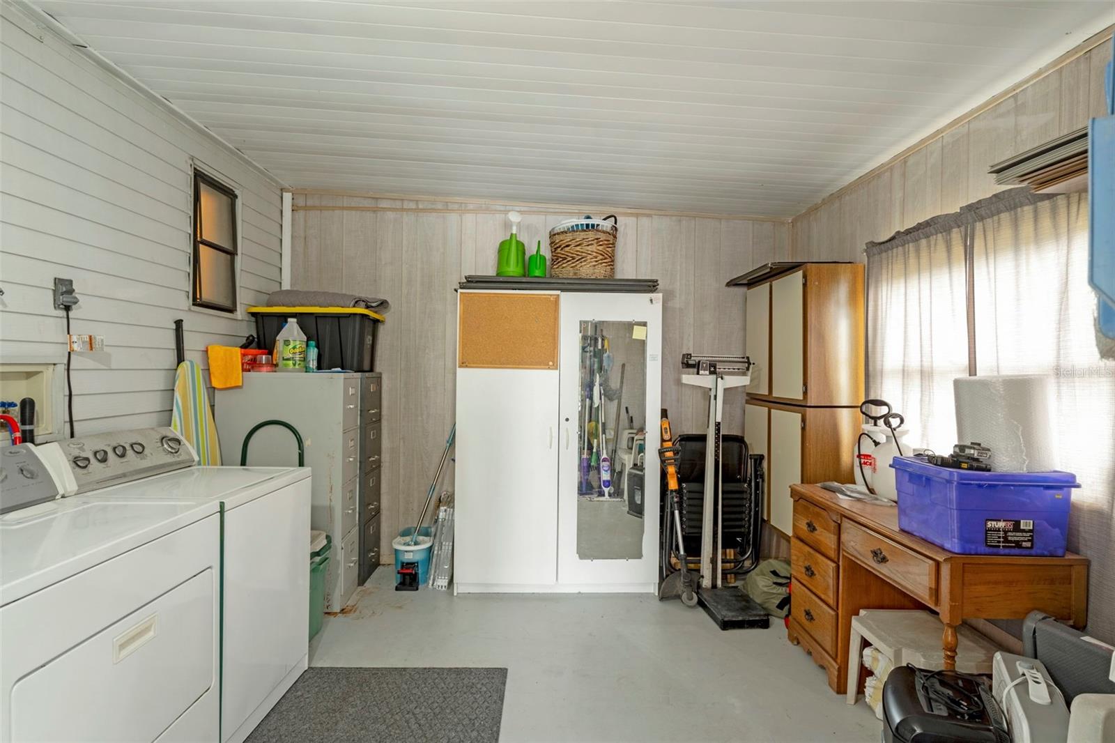 Listing photo id 34 for 8123 Dalavan Drive