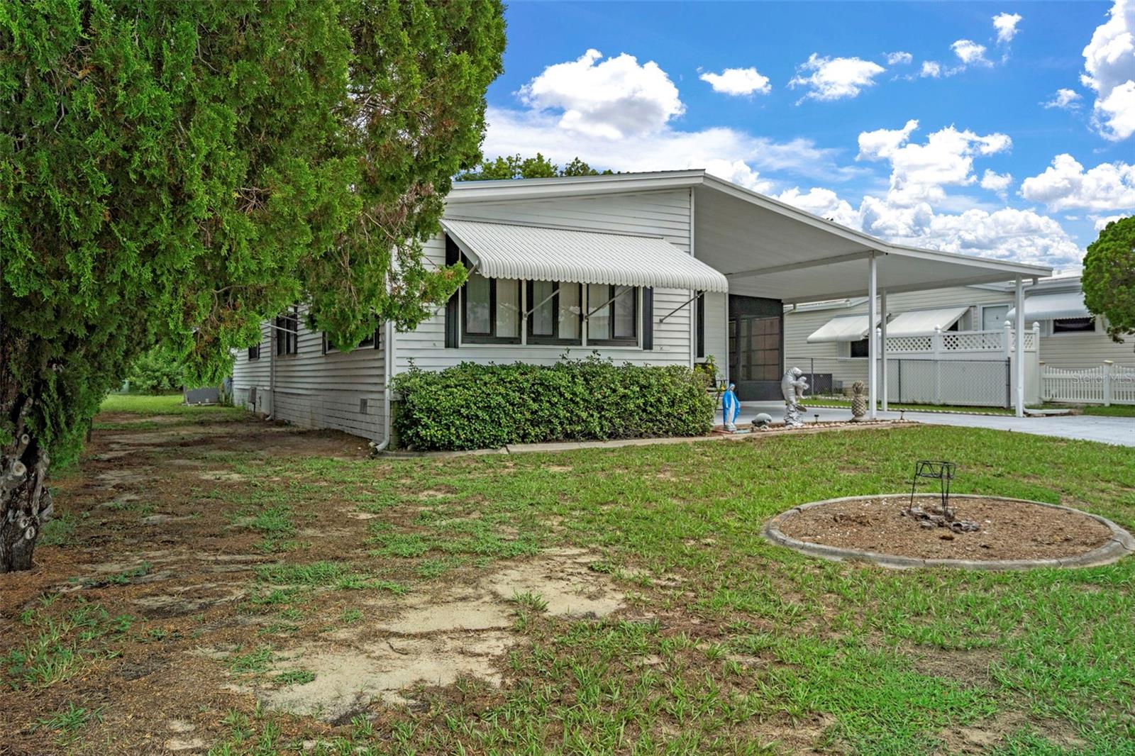 Listing photo id 2 for 8123 Dalavan Drive