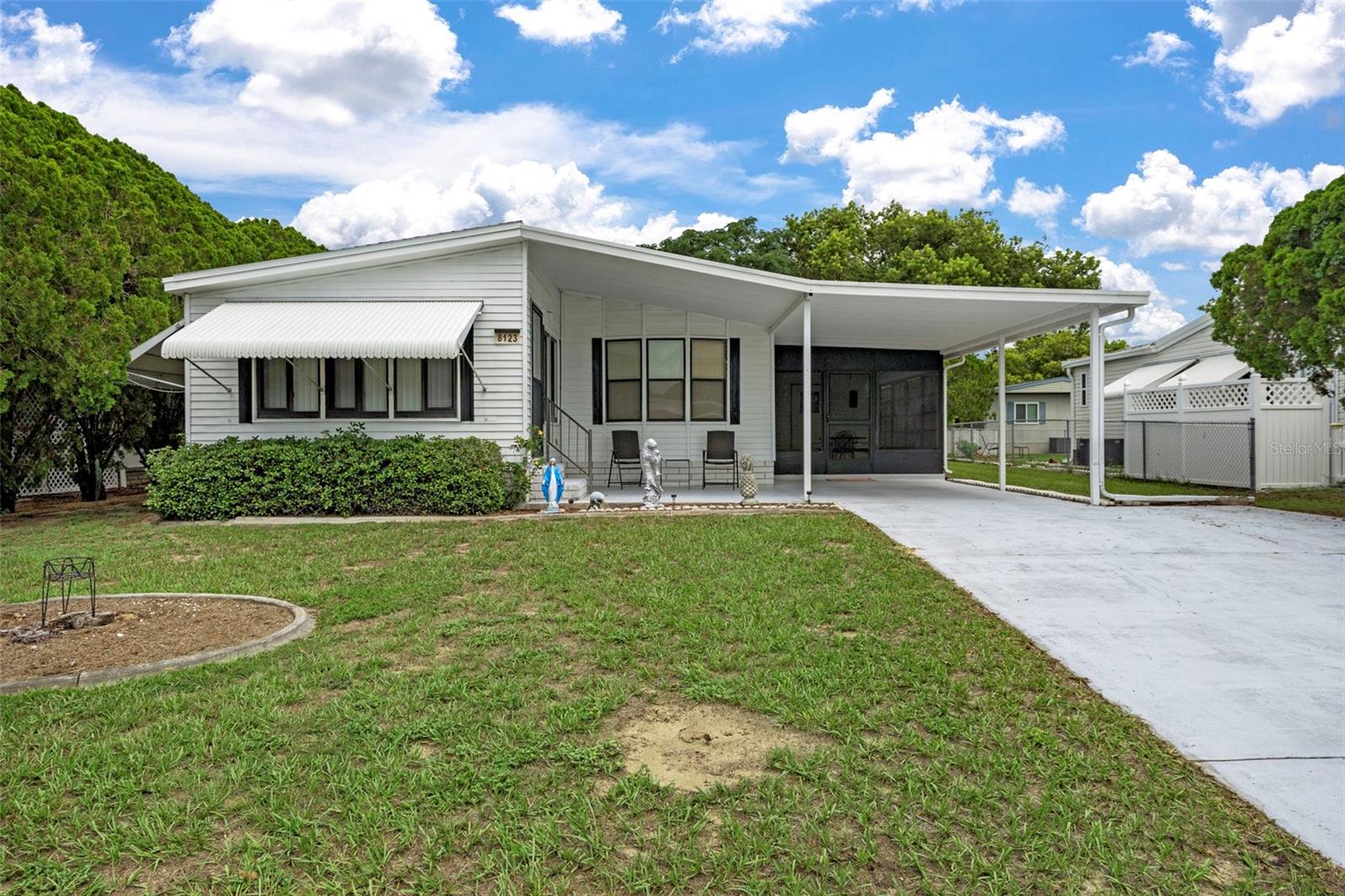 Listing photo id 3 for 8123 Dalavan Drive