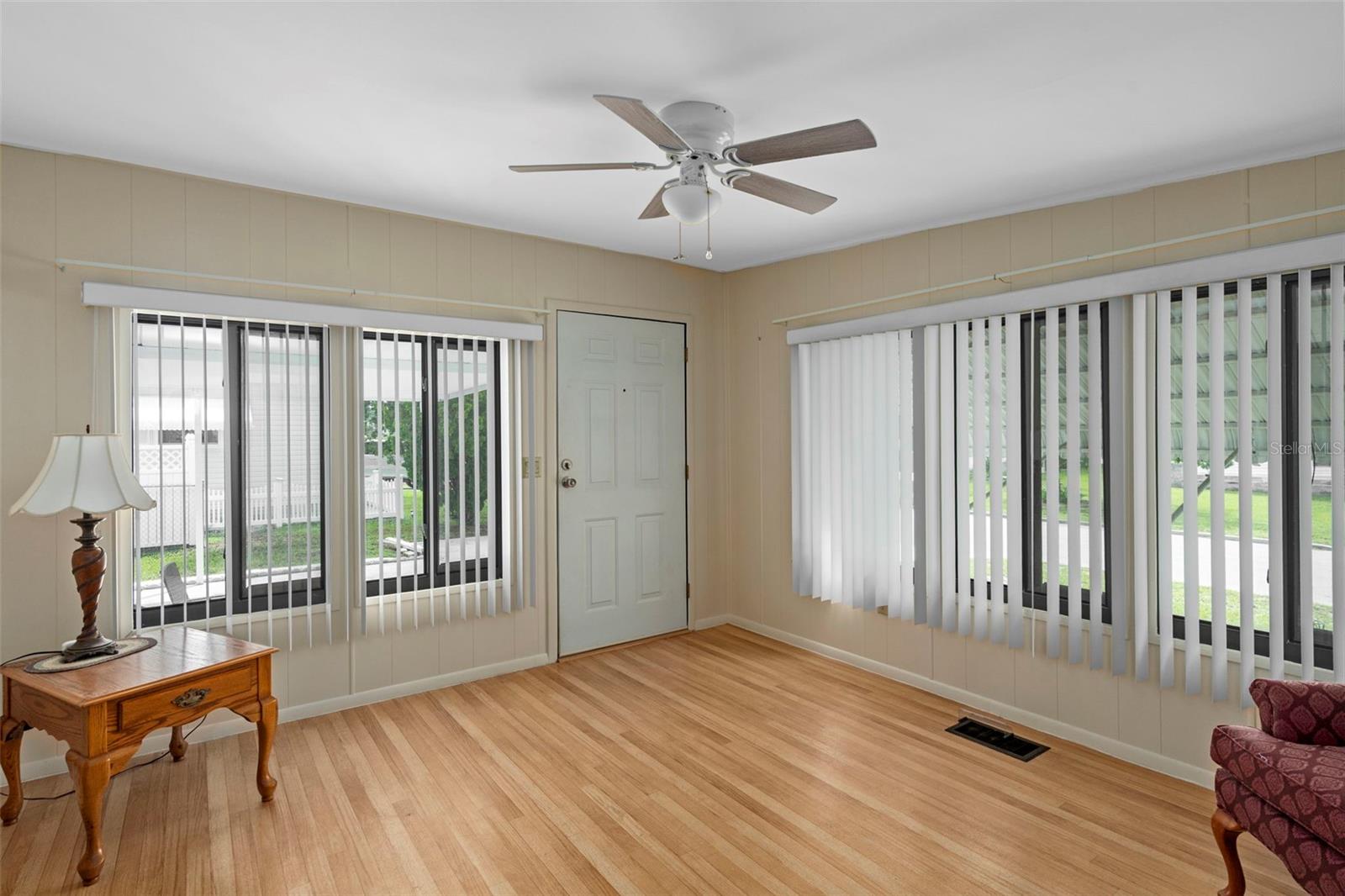 Listing photo id 6 for 8123 Dalavan Drive