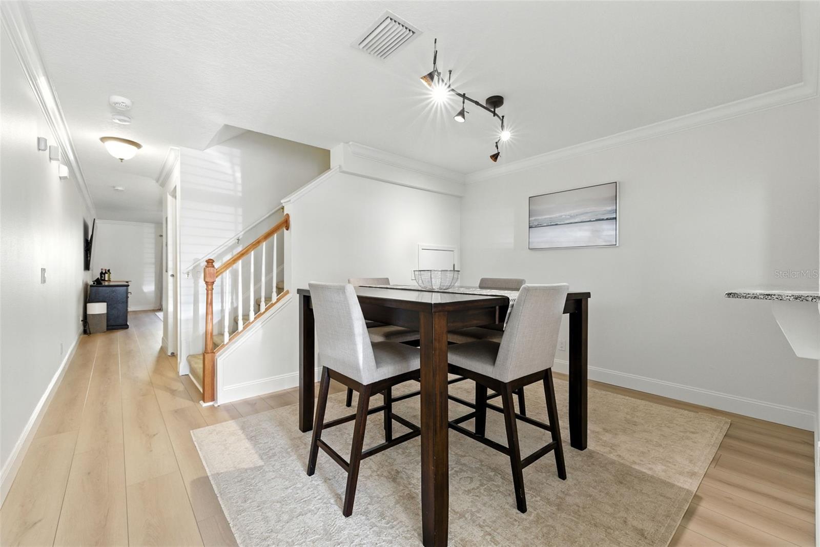 Listing photo id 8 for 3853 Island Way