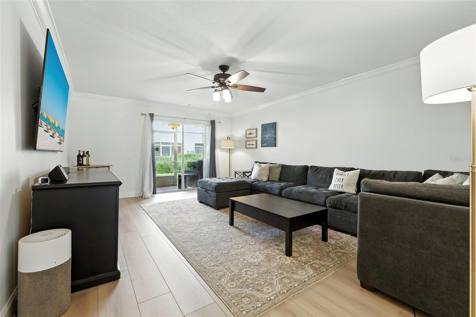 Listing photo id 9 for 3853 Island Way
