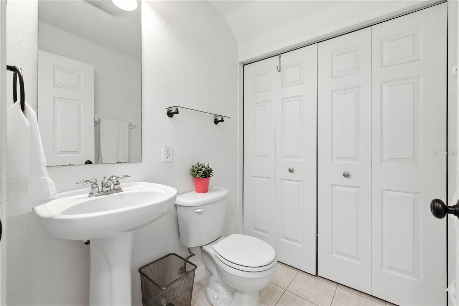Listing photo id 12 for 3853 Island Way