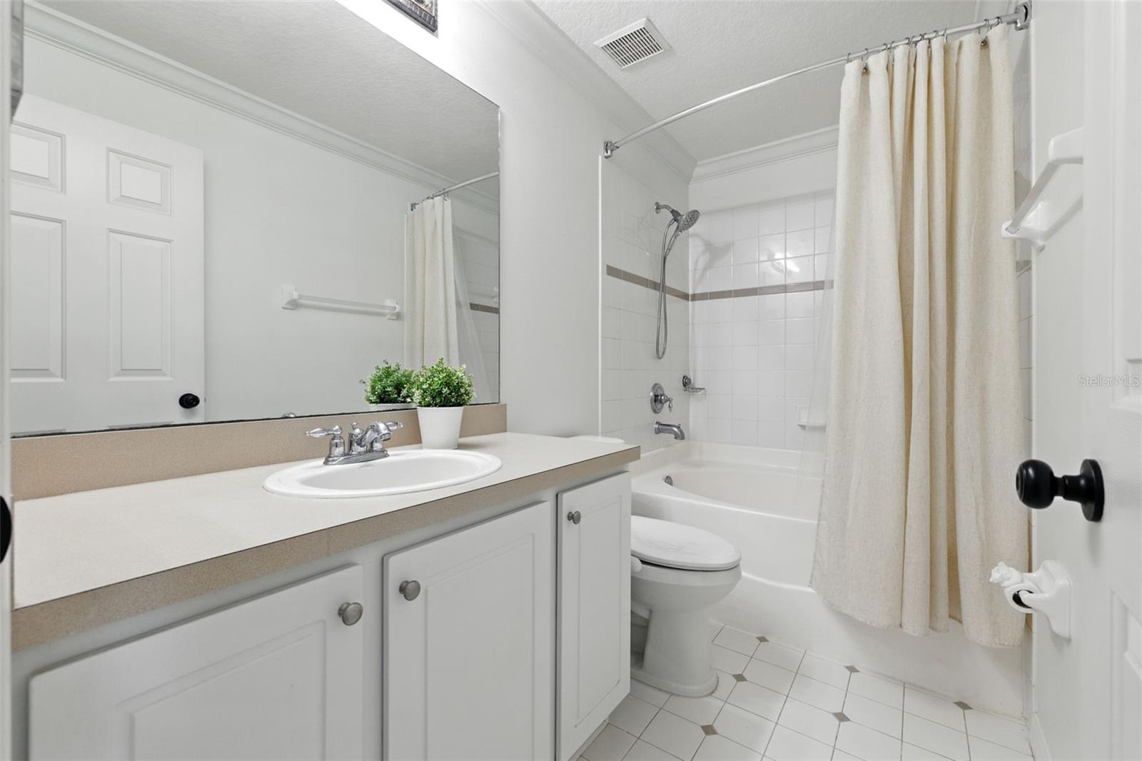 Listing photo id 16 for 3853 Island Way