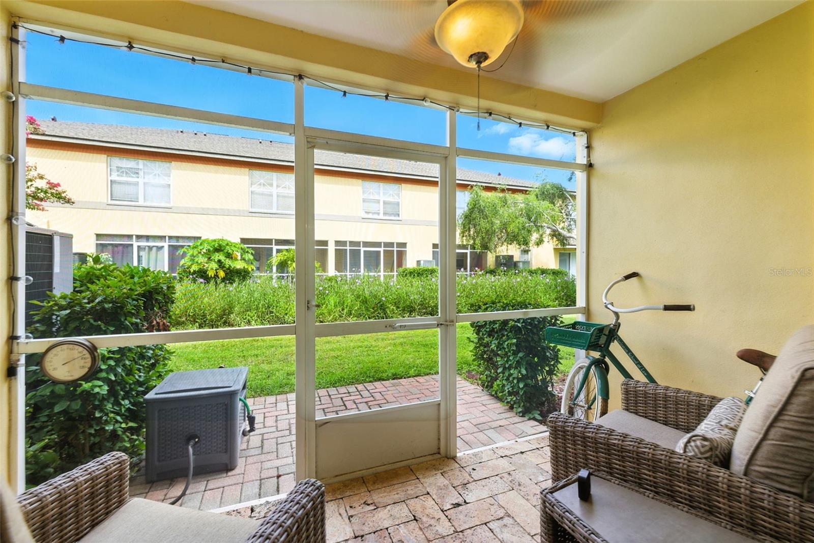 Listing photo id 21 for 3853 Island Way