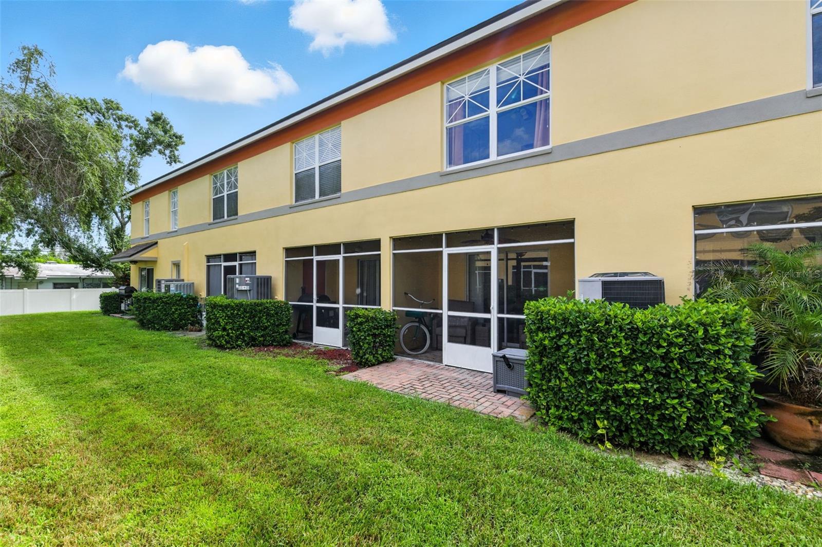 Listing photo id 22 for 3853 Island Way