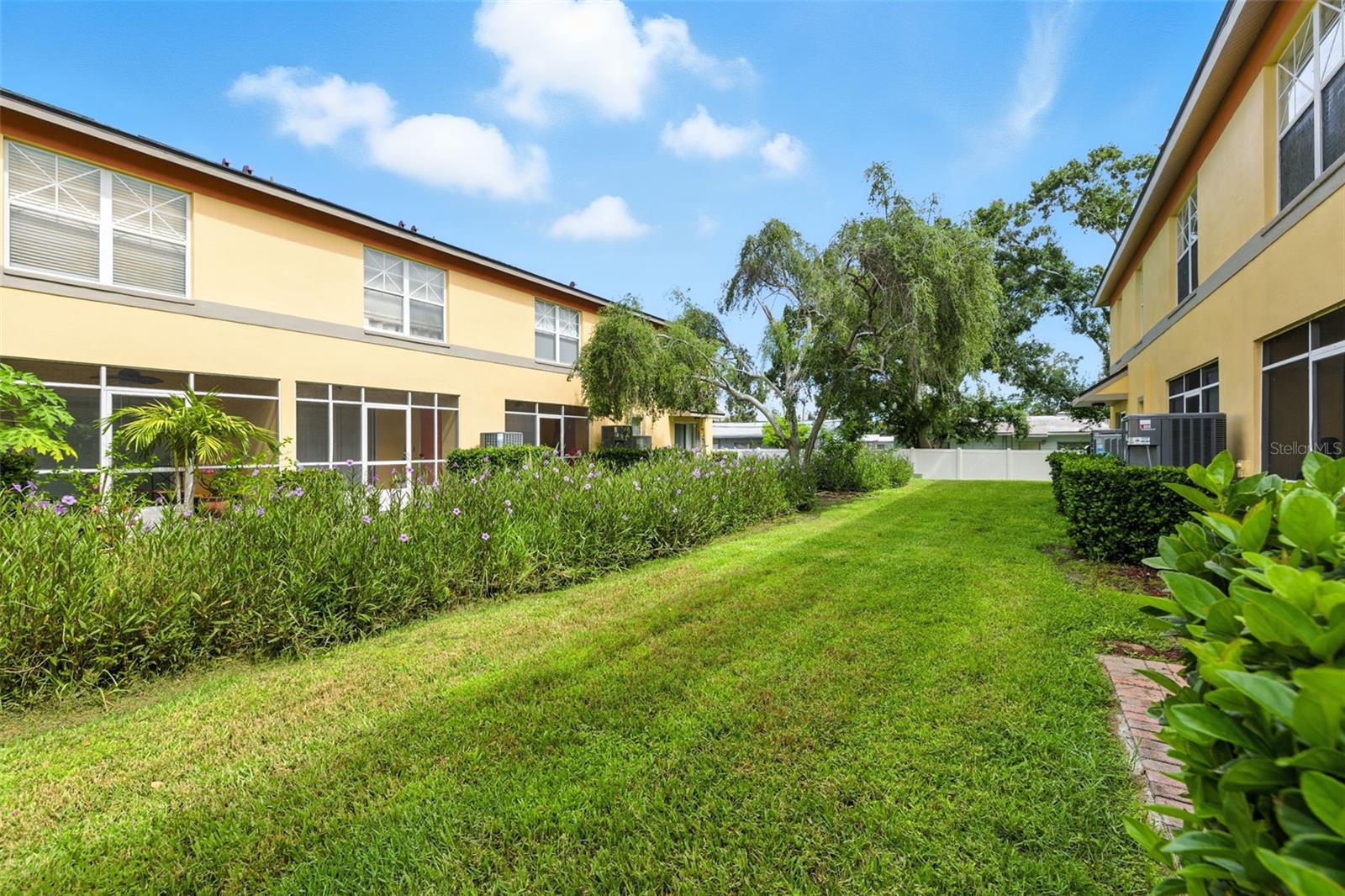 Listing photo id 23 for 3853 Island Way